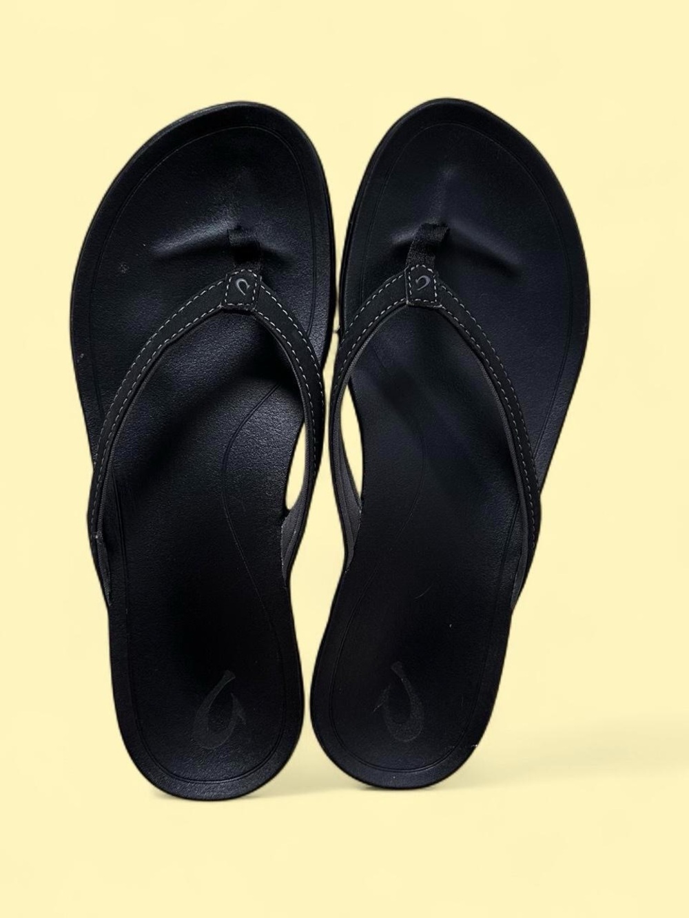 OluKai Black Leather Thong Sandals